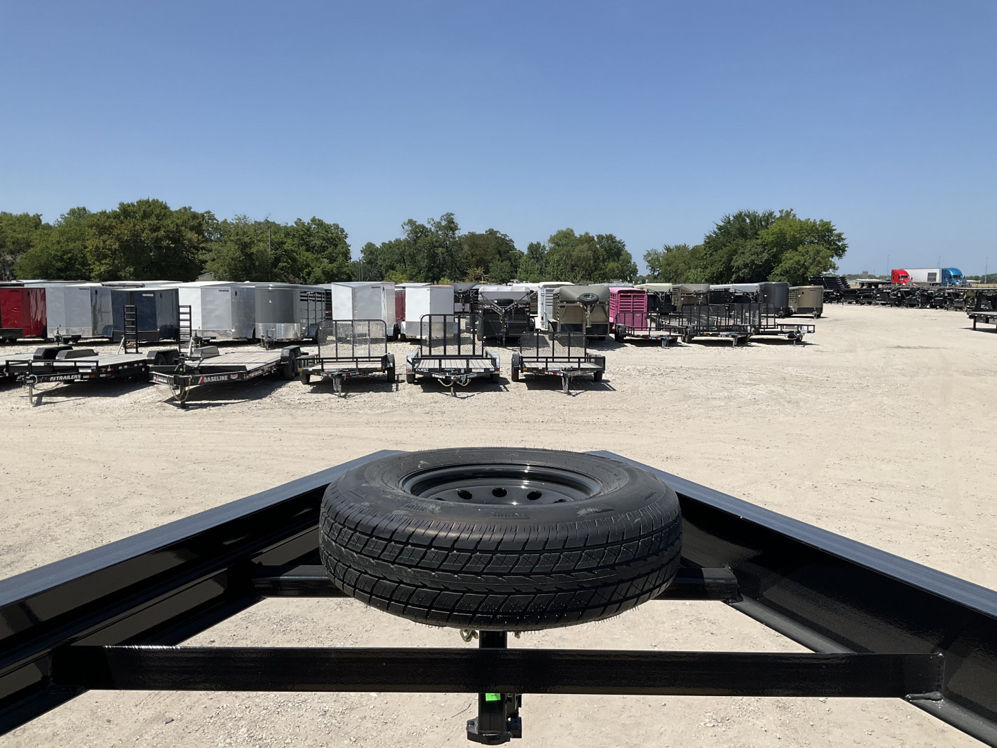 New 2026 PJ 83"x20' Gooseneck Angle Pipetop Trailer – P8