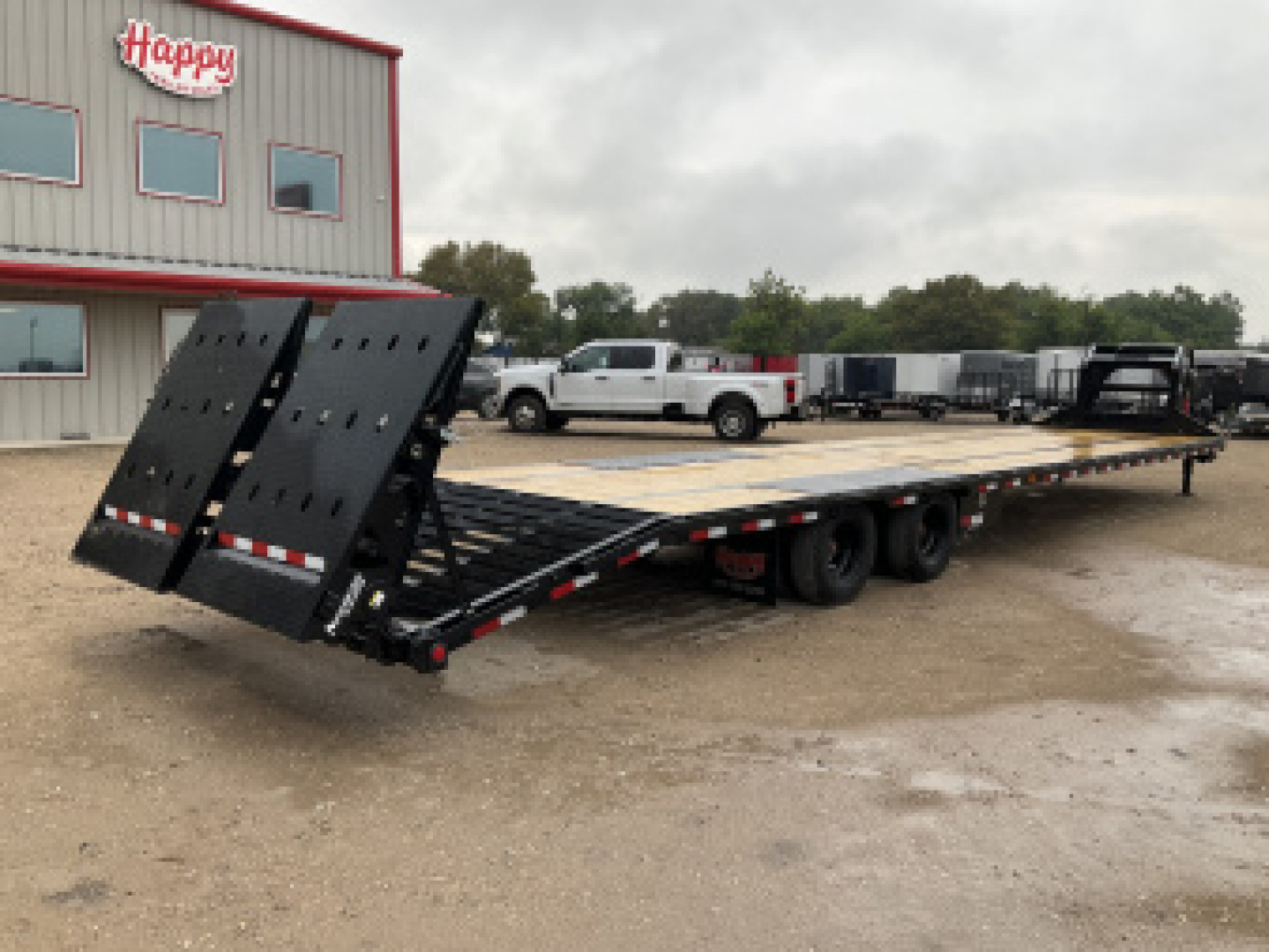 New 2026 PJ 102"x40' GN Low-Pro Air-Ride Flatbed w/ Duals - LD