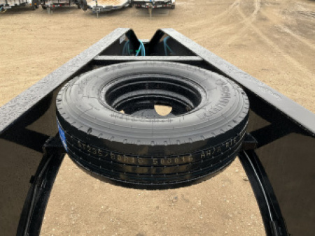 New 2026 PJ 102"x40' GN Low-Pro Air-Ride Flatbed w/ Duals - LD