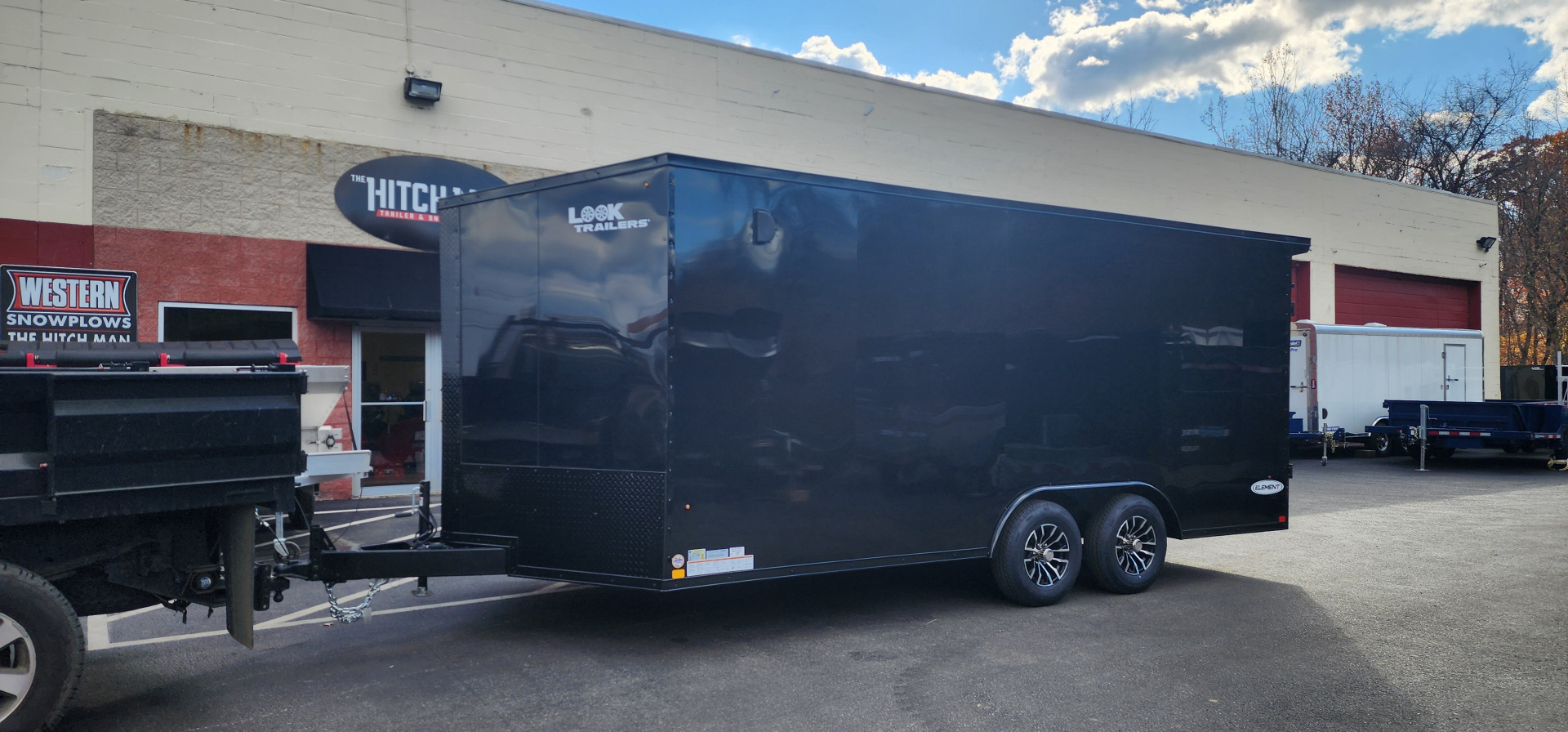 New 8.5 x 18 Look Element Se V-Nose Auto Hauler Blackout Package 10k / Enclosed Car Trailer