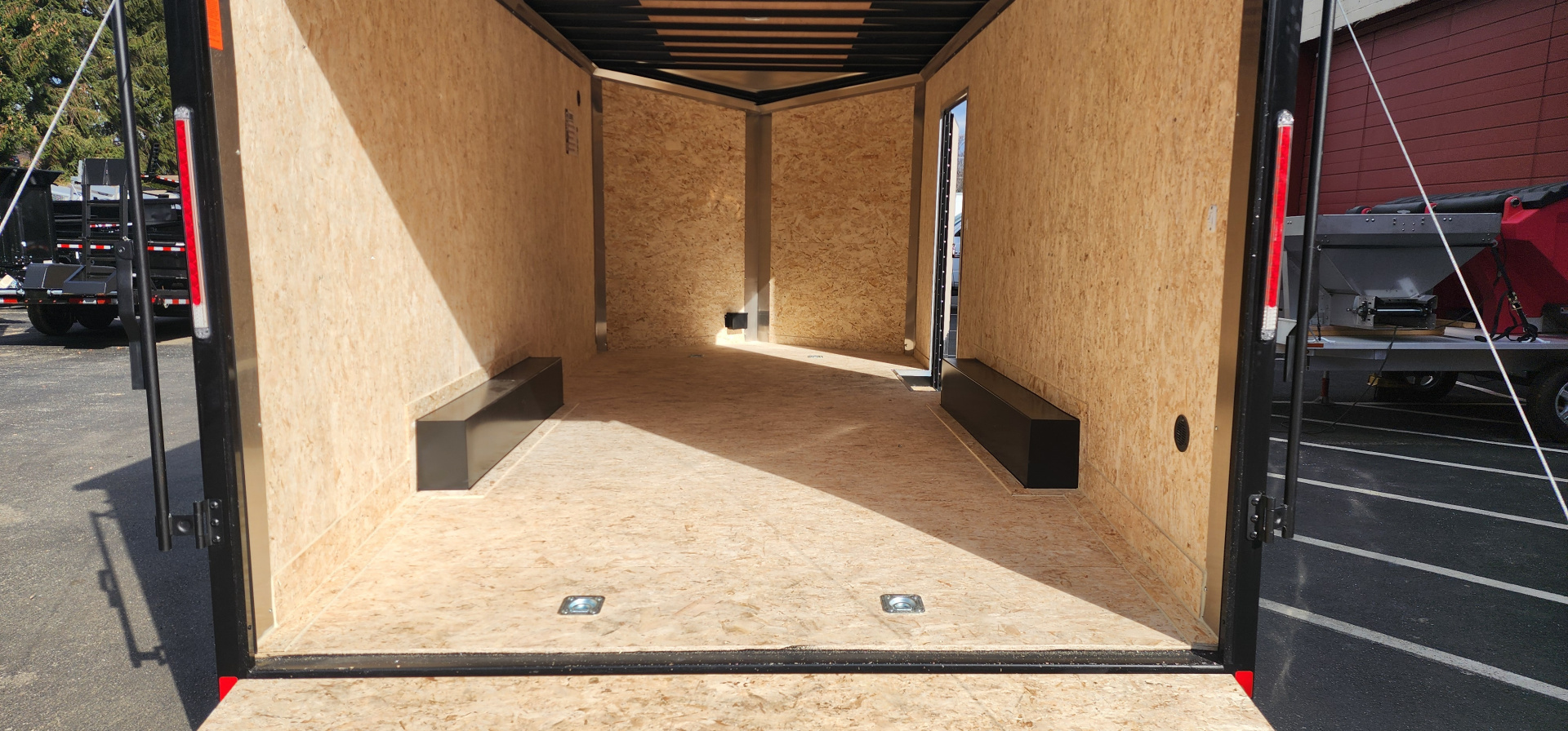 New 8.5 x 18 Look Element Se V-Nose Auto Hauler Blackout Package 10k / Enclosed Car Trailer