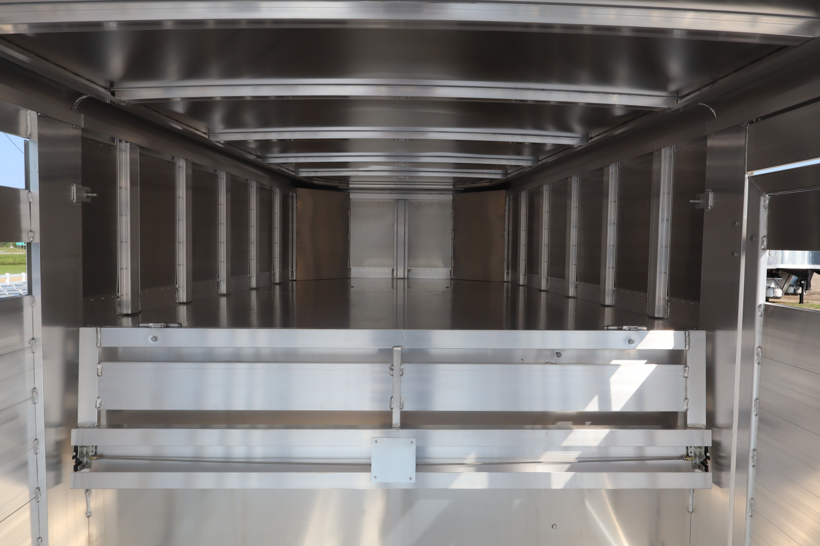 New 2025 Featherlite Trailers 8127 20' Stock / Stock Combo Trailer