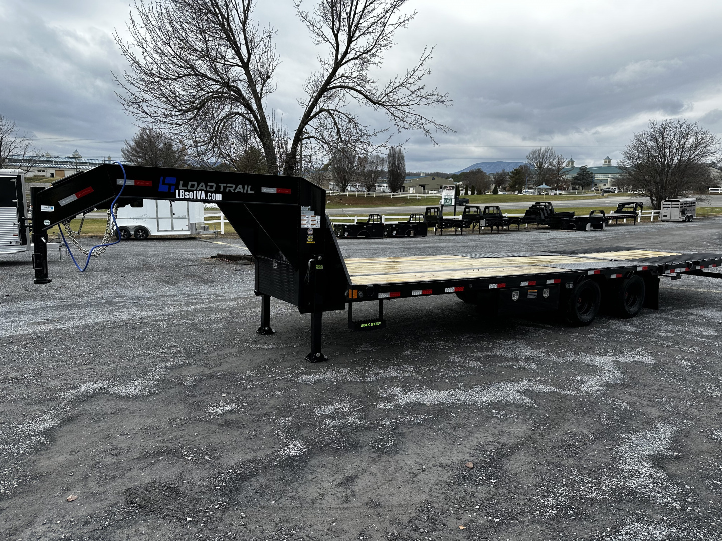 New 2026 Load Trail 30' Tandem Low-Pro Gooseneck w/Hyd. Dove Equipment Trailer