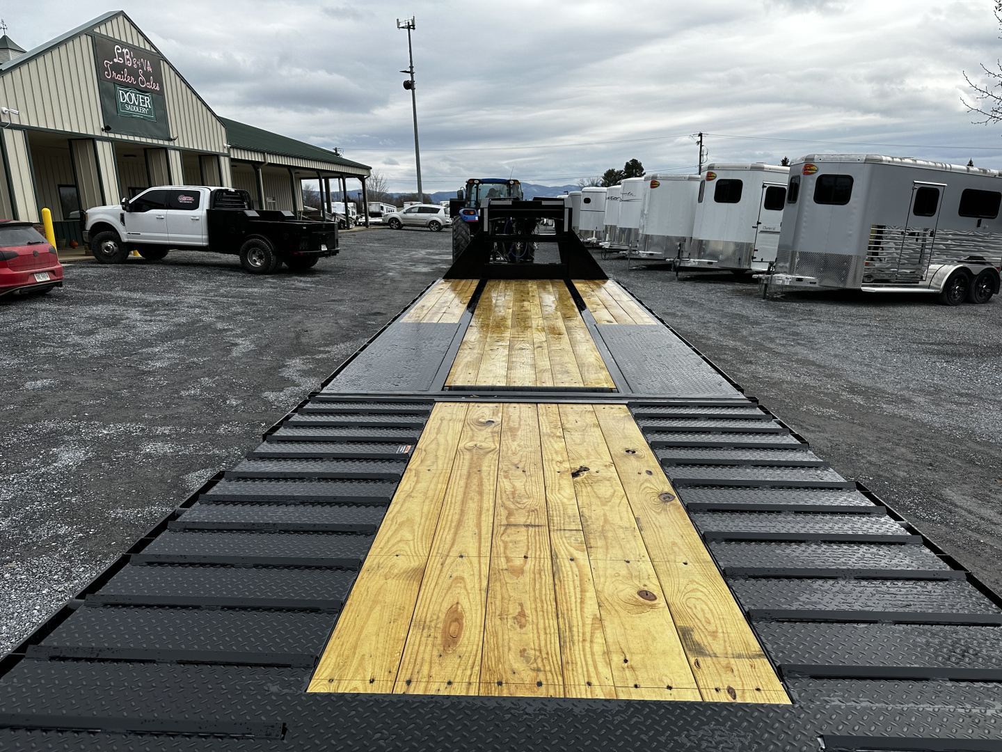 New 2026 Load Trail 30' Tandem Low-Pro Gooseneck w/Hyd. Dove Equipment Trailer