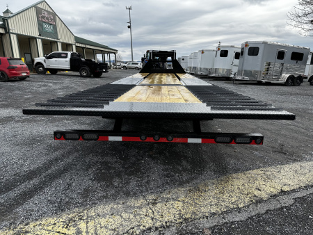 New 2026 Load Trail 30' Tandem Low-Pro Gooseneck w/Hyd. Dove Equipment Trailer