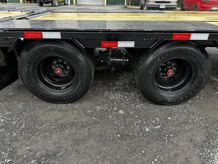 New 2026 Load Trail 30' Tandem Low-Pro Gooseneck w/Hyd. Dove Equipment Trailer