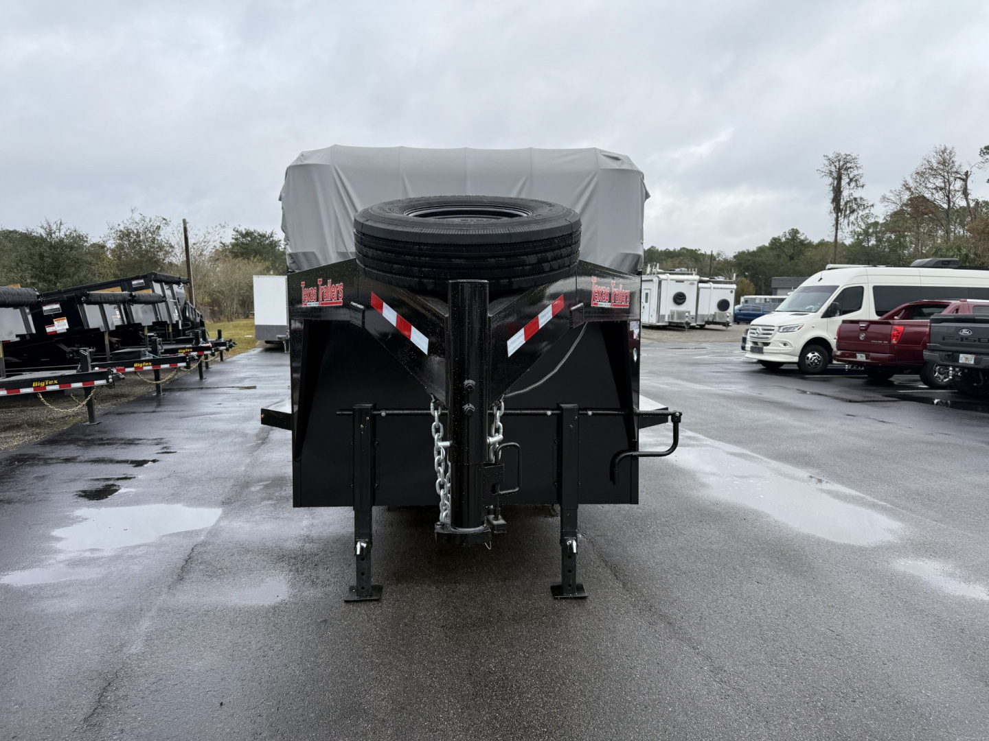 New ST3621G TEXAS TRAILERS 36' GOOSENECK STOCK TRAILER W/ TRIPLE AXLES, LRG TIRES, & LED LOAD LIGHTS