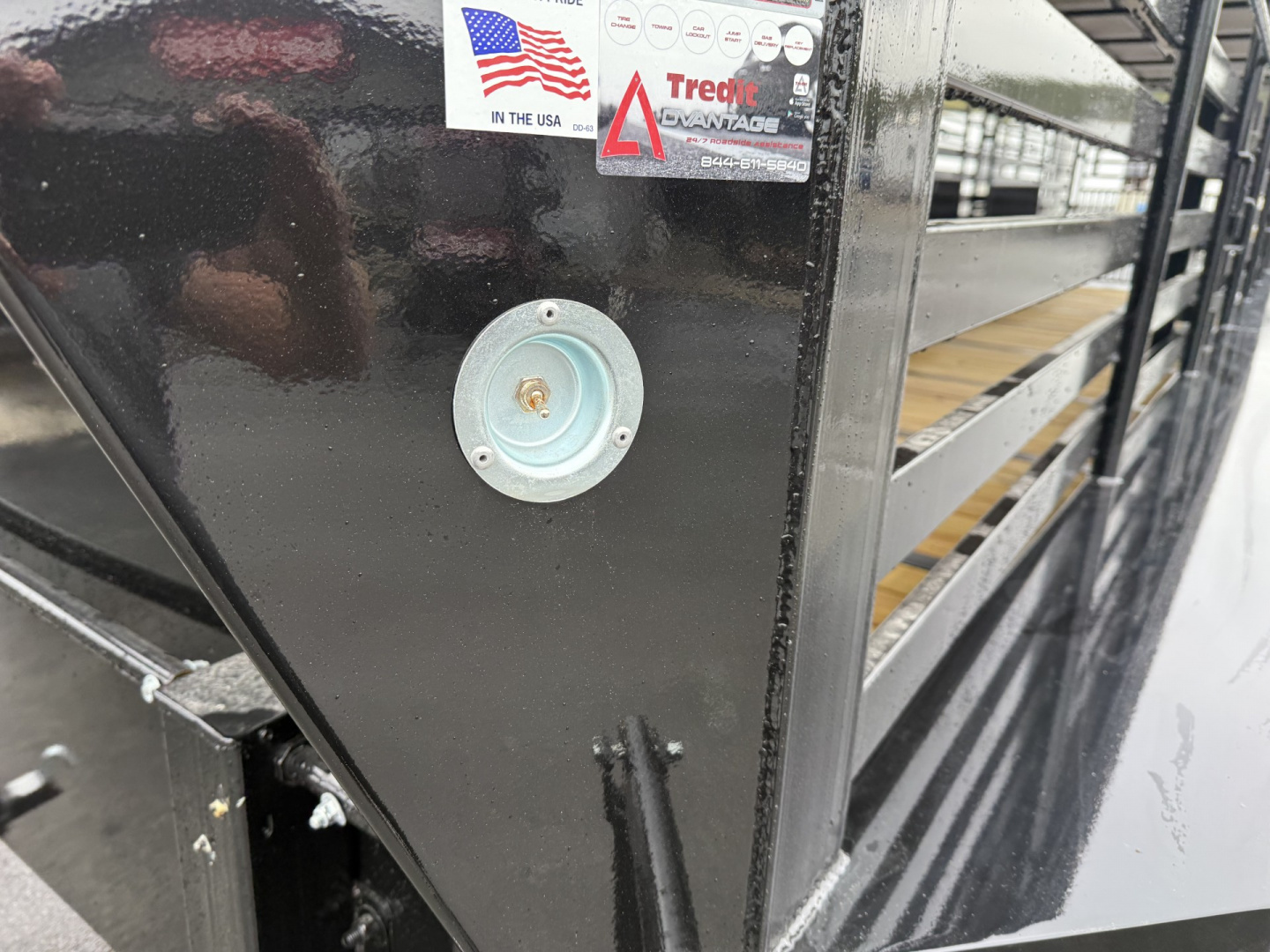 New ST3621G TEXAS TRAILERS 36' GOOSENECK STOCK TRAILER W/ TRIPLE AXLES, LRG TIRES, & LED LOAD LIGHTS