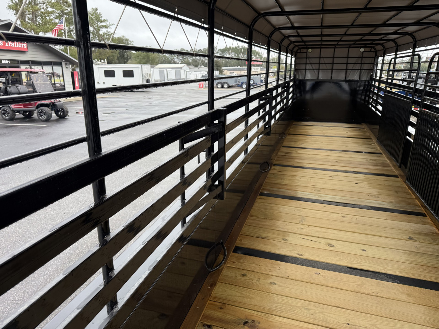 New ST3621G TEXAS TRAILERS 36' GOOSENECK STOCK TRAILER W/ TRIPLE AXLES, LRG TIRES, & LED LOAD LIGHTS