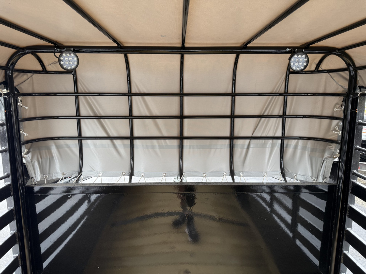 New ST3621G TEXAS TRAILERS 36' GOOSENECK STOCK TRAILER W/ TRIPLE AXLES, LRG TIRES, & LED LOAD LIGHTS