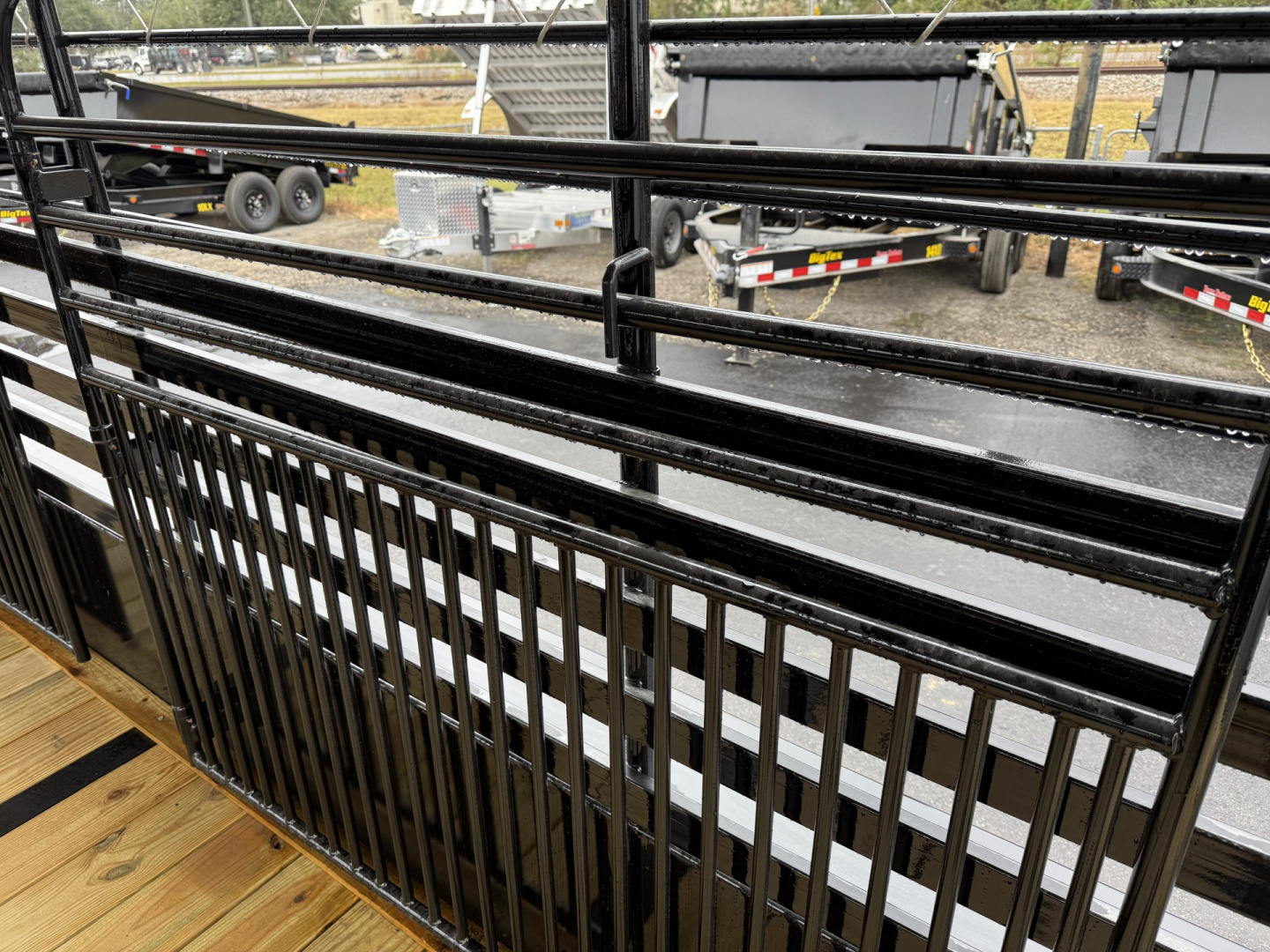 New ST3621G TEXAS TRAILERS 36' GOOSENECK STOCK TRAILER W/ TRIPLE AXLES, LRG TIRES, & LED LOAD LIGHTS