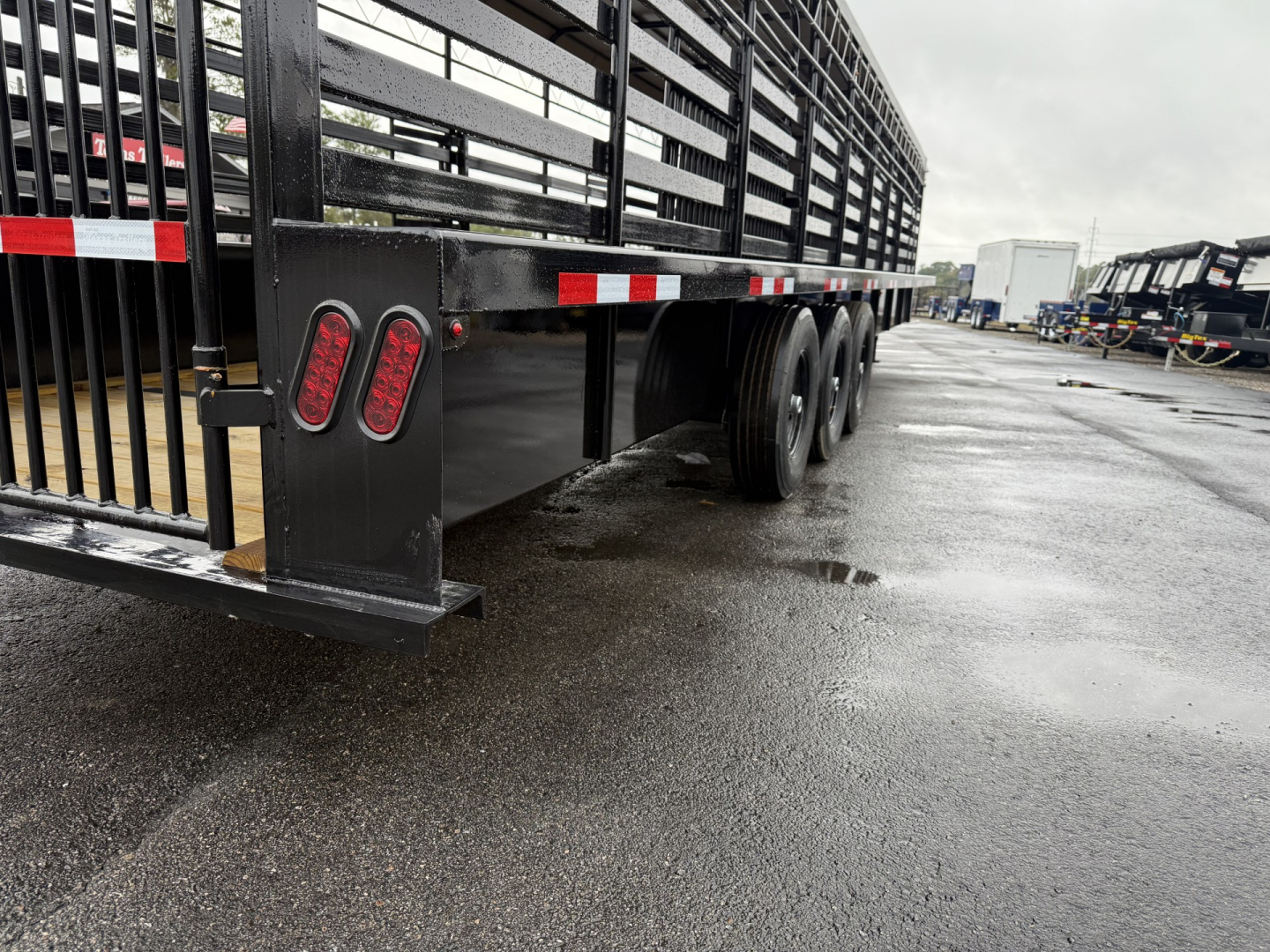 New ST3621G TEXAS TRAILERS 36' GOOSENECK STOCK TRAILER W/ TRIPLE AXLES, LRG TIRES, & LED LOAD LIGHTS
