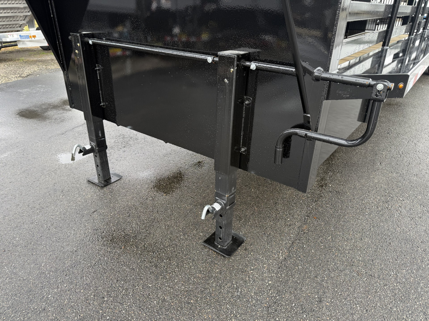 New ST3621G TEXAS TRAILERS 36' GOOSENECK STOCK TRAILER W/ TRIPLE AXLES, LRG TIRES, & LED LOAD LIGHTS