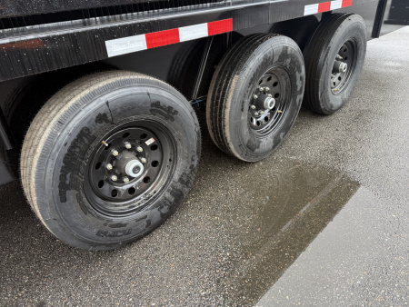 New ST3621G TEXAS TRAILERS 36' GOOSENECK STOCK TRAILER W/ TRIPLE AXLES, LRG TIRES, & LED LOAD LIGHTS