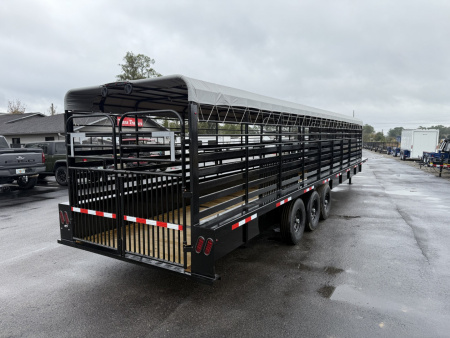 New ST3621G TEXAS TRAILERS 36' GOOSENECK STOCK TRAILER W/ TRIPLE AXLES, LRG TIRES, & LED LOAD LIGHTS