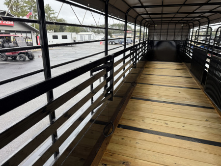 New ST3621G TEXAS TRAILERS 36' GOOSENECK STOCK TRAILER W/ TRIPLE AXLES, LRG TIRES, & LED LOAD LIGHTS