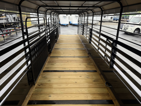 New ST3621G TEXAS TRAILERS 36' GOOSENECK STOCK TRAILER W/ TRIPLE AXLES, LRG TIRES, & LED LOAD LIGHTS