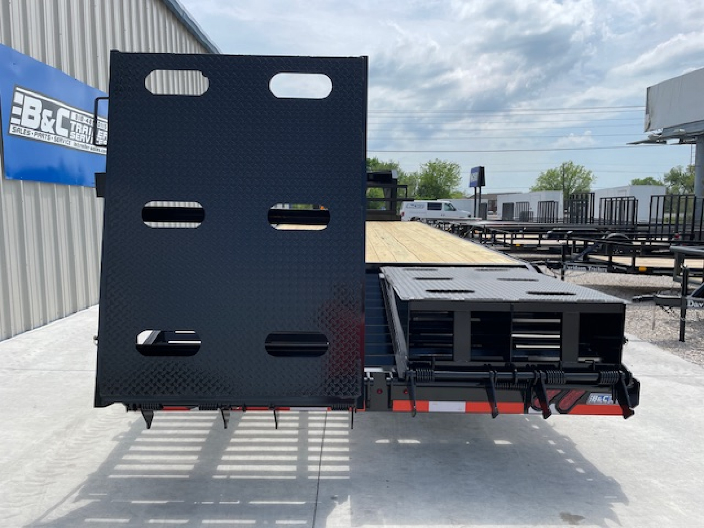 New 2026 DAVIDSON (20+5) 102X25 GOOSENECK EQUIP TRAILER, 8000lb AXLES, GVWR 16,000lbs