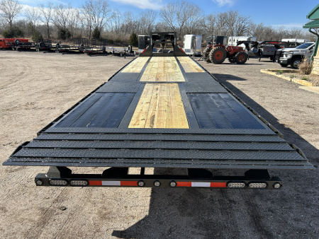 New 2026 MAXX-D YDX 102"X34' Flatbed Trailer