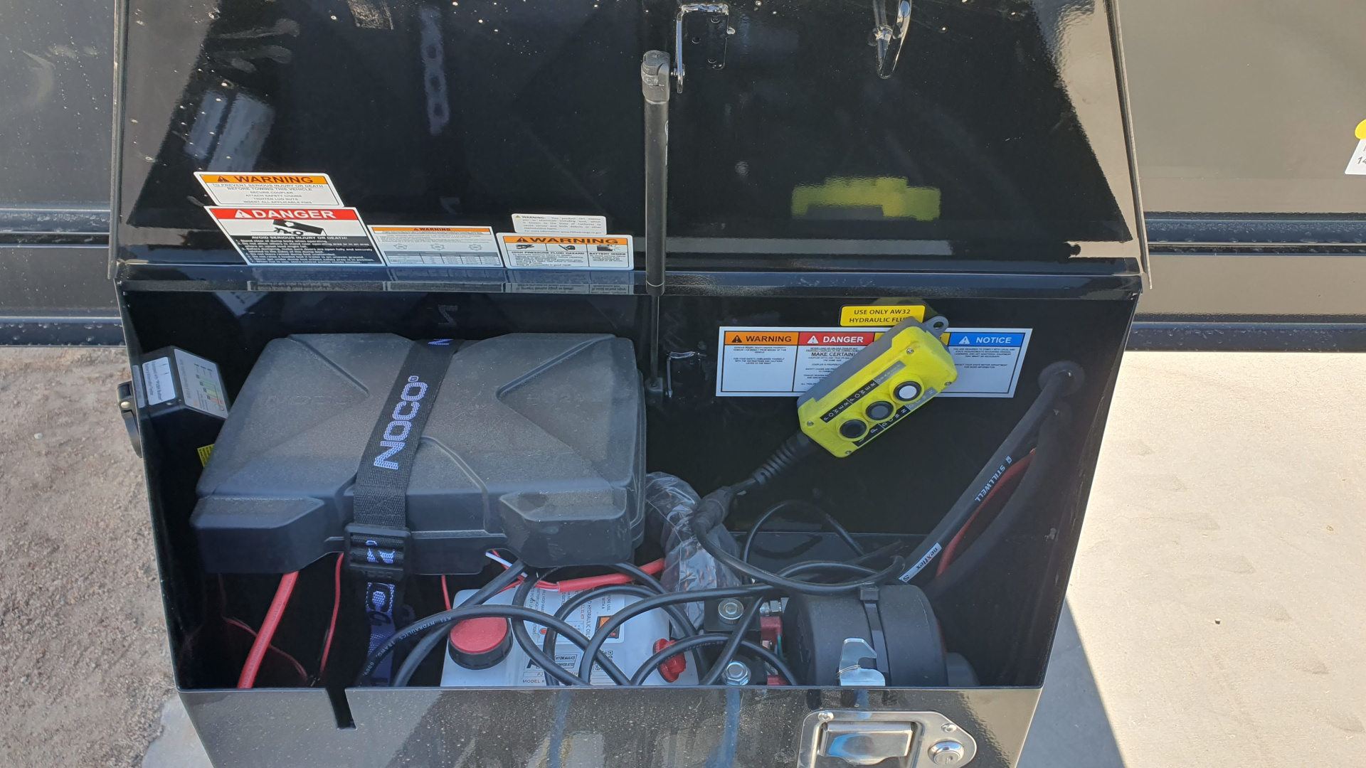 New 2026 PJ 83"x14' BP Tandem Axle Dump w/ 48" Sides – D7