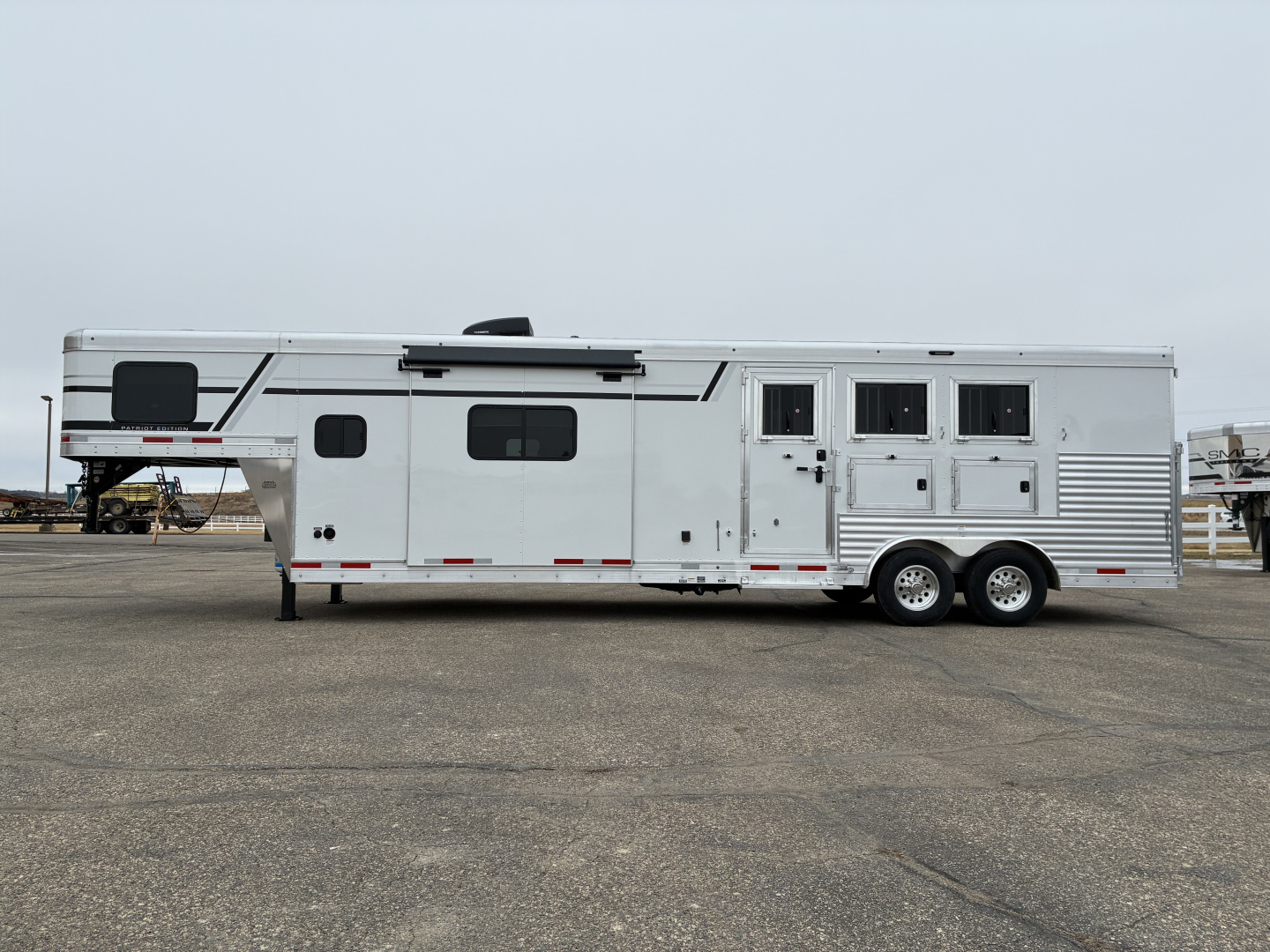 New 2026 SMC 3H 13' LQ Horse Trailer