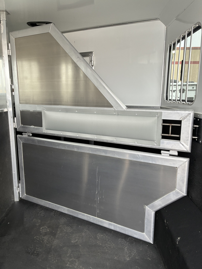 New 2026 SMC 3H 13' LQ Horse Trailer