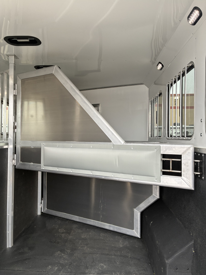 New 2026 SMC 3H 13' LQ Horse Trailer