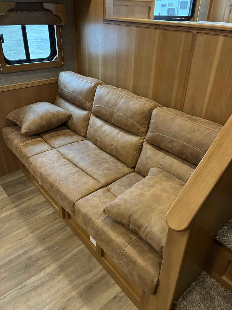 New 2026 SMC 3H 13' LQ Horse Trailer