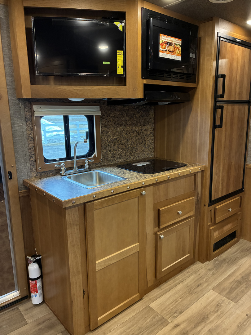 New 2026 SMC 3H 13' LQ Horse Trailer