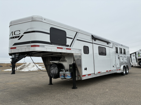 New 2026 SMC 3H 13' LQ Horse Trailer