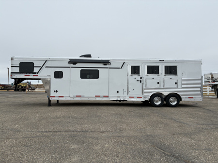 New 2026 SMC 3H 13' LQ Horse Trailer