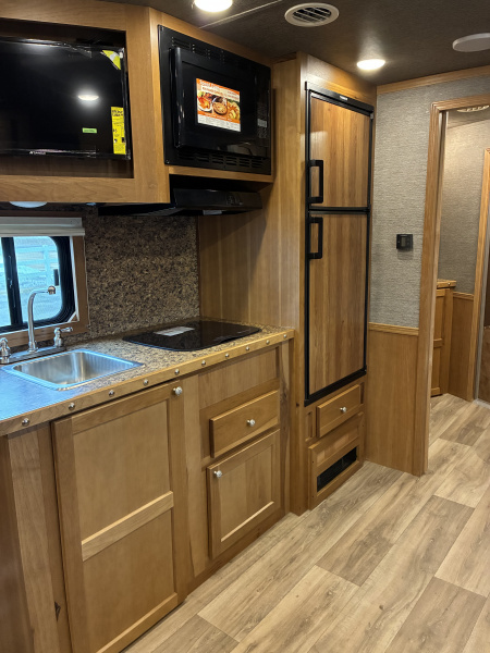 New 2026 SMC 3H 13' LQ Horse Trailer