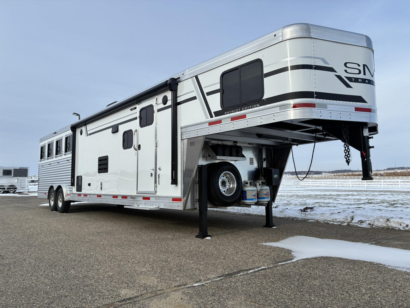 New 2026 SMC 4H 13' LQ Horse Trailer