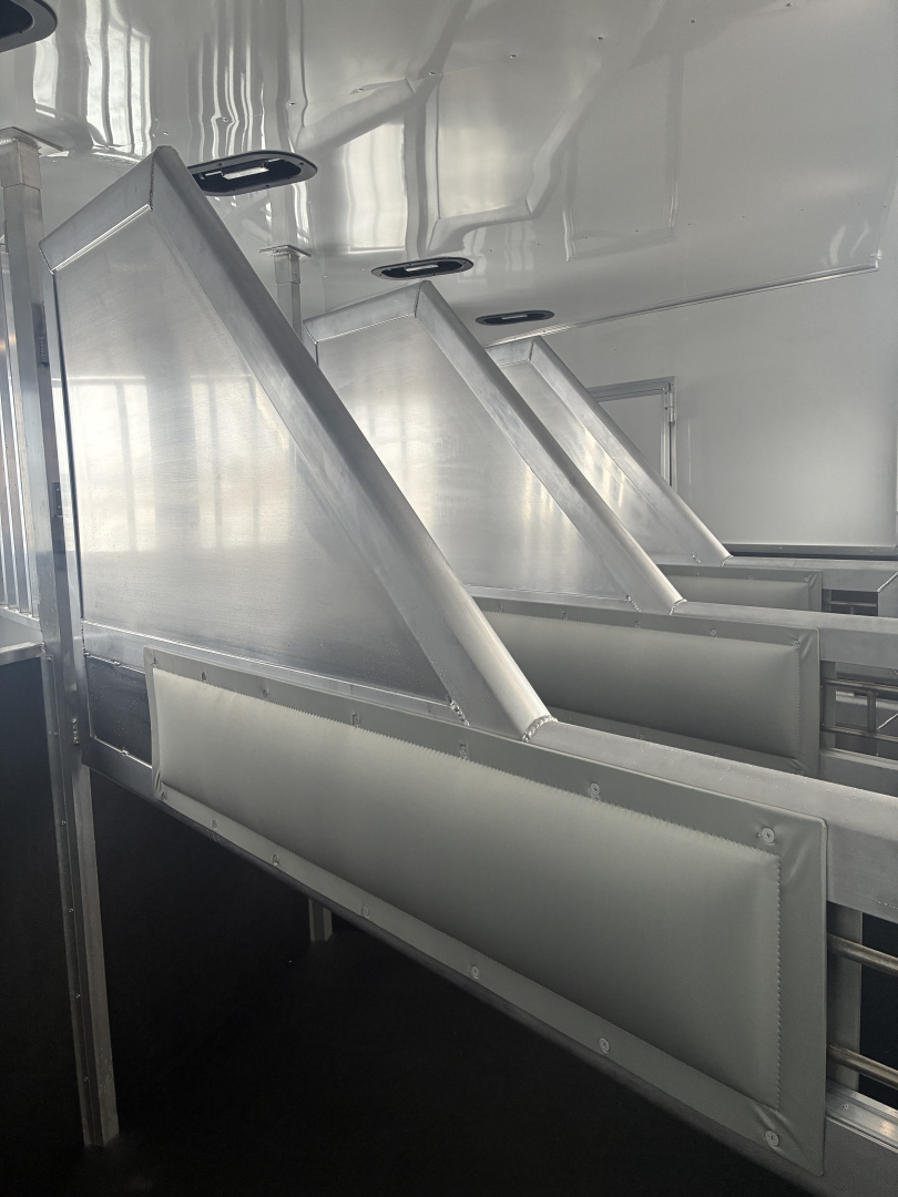 New 2026 SMC 4H 13' LQ Horse Trailer