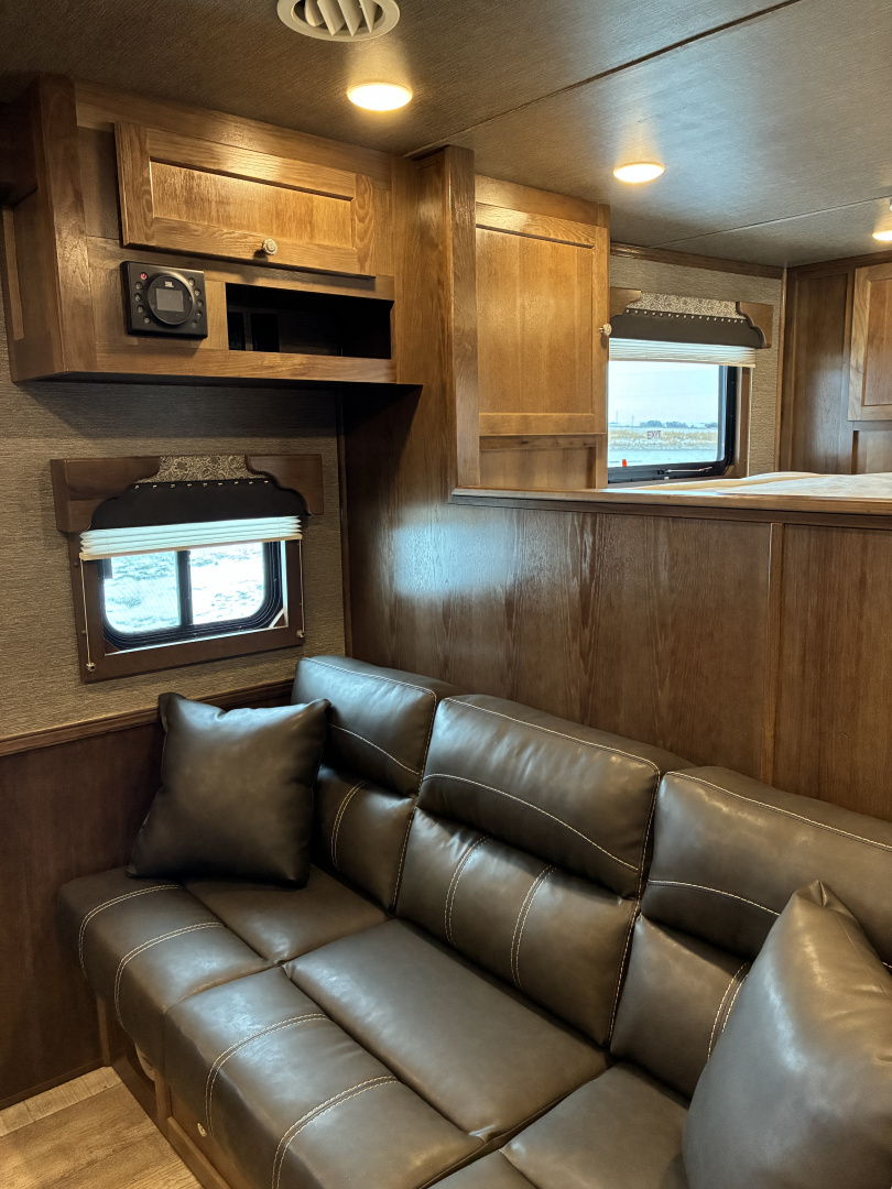 New 2026 SMC 4H 13' LQ Horse Trailer