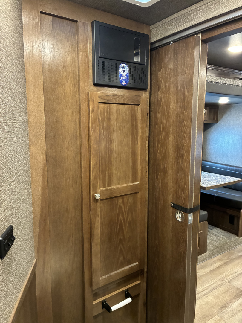 New 2026 SMC 4H 13' LQ Horse Trailer