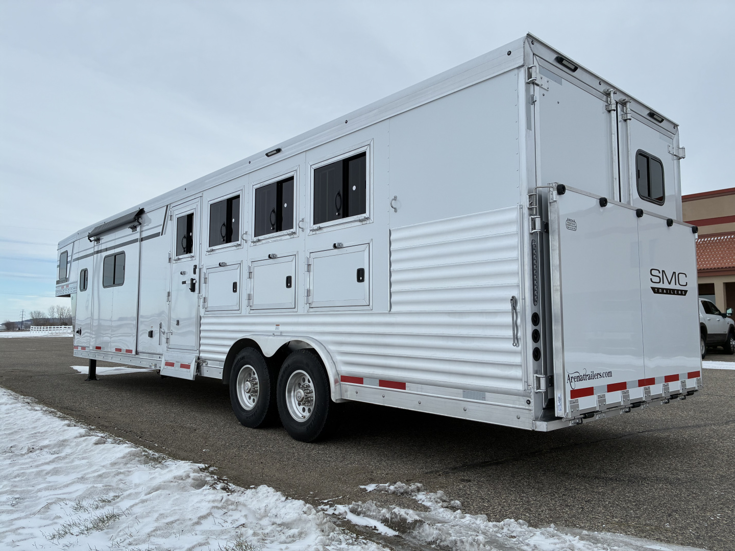 New 2026 SMC 4H 13' LQ Horse Trailer