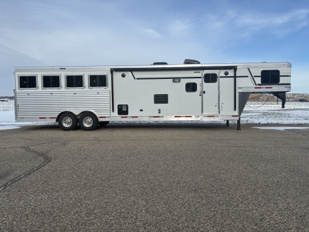 New 2026 SMC 4H 13' LQ Horse Trailer