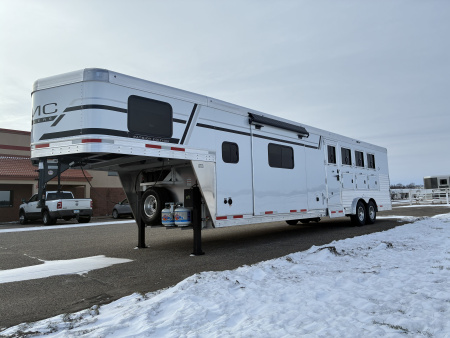 New 2026 SMC 4H 13' LQ Horse Trailer