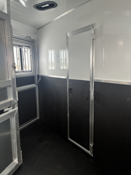 New 2026 SMC 4H 13' LQ Horse Trailer