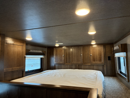 New 2026 SMC 4H 13' LQ Horse Trailer