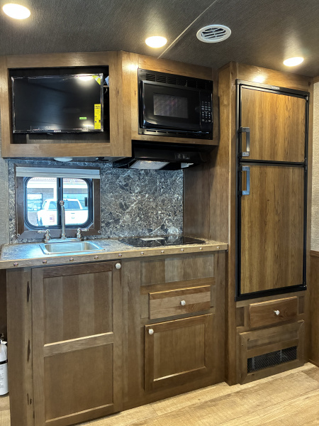 New 2026 SMC 4H 13' LQ Horse Trailer