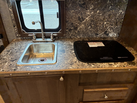 New 2026 SMC 4H 13' LQ Horse Trailer