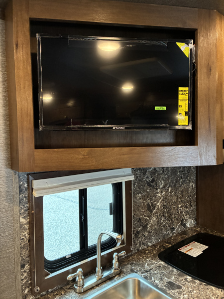 New 2026 SMC 4H 13' LQ Horse Trailer