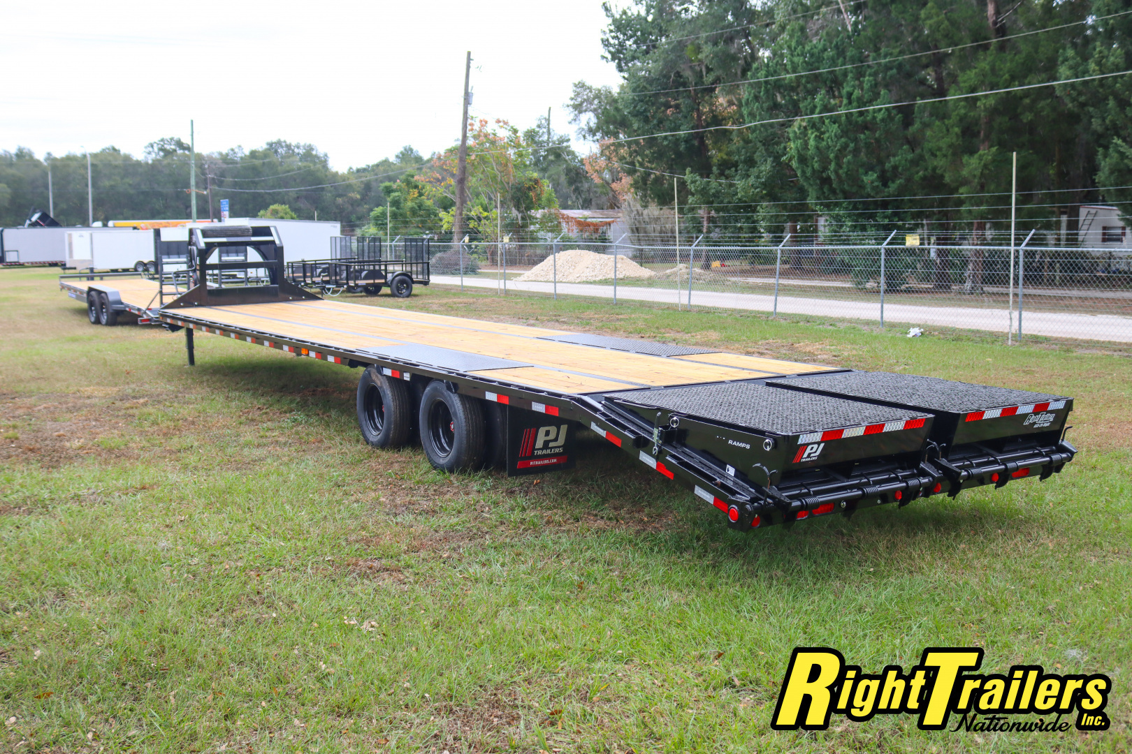 New 2026 8.5X40 PJ GOOSENECK EQUIPMENT TRAILER
