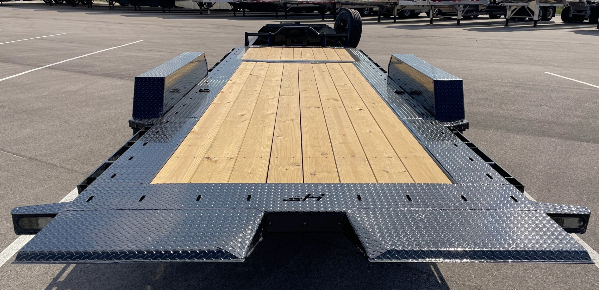 New Horizon HET 22'x 82" Gravity Tilt Equipment Trailer 21,000 GVWR, Spare