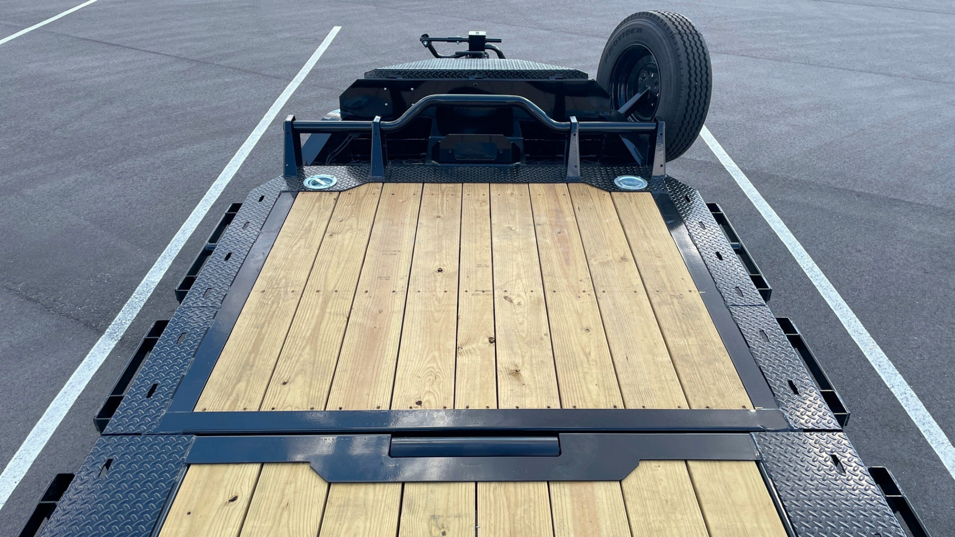 New Horizon HET 22'x 82" Gravity Tilt Equipment Trailer 21,000 GVWR, Spare