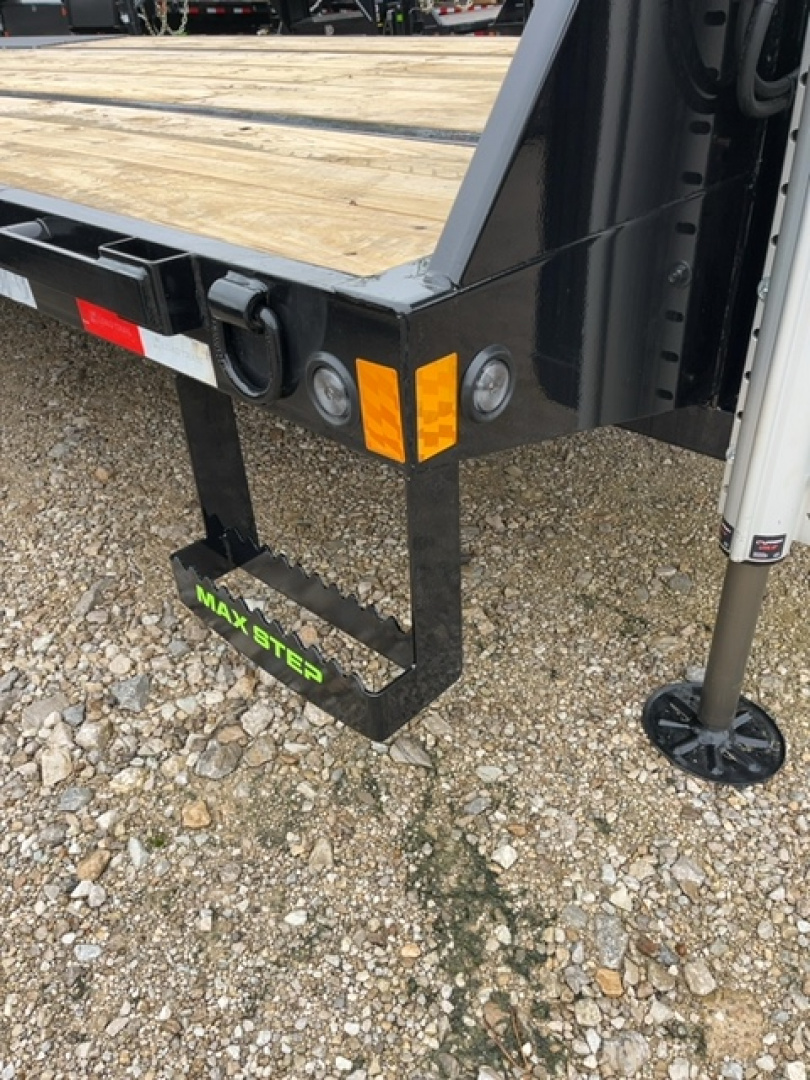 New 2026 Load Trail 102'' x 32 ' Low-Pro Gooseneck Hyd. Dove Deckover Trailer