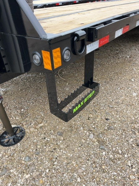 New 2026 Load Trail 102'' x 32 ' Low-Pro Gooseneck Hyd. Dove Deckover Trailer