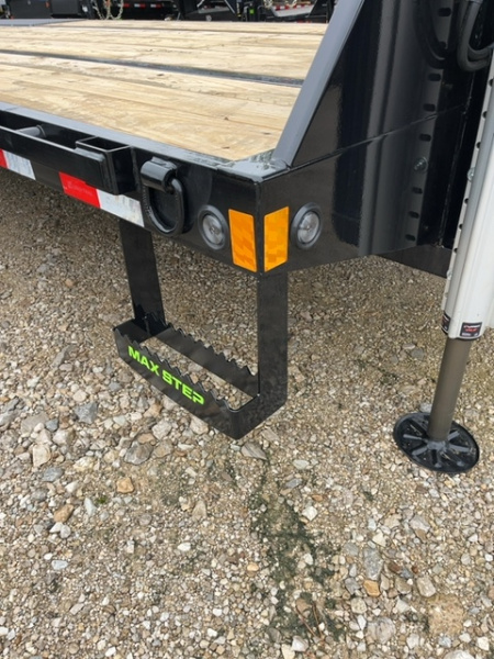 New 2026 Load Trail 102'' x 32 ' Low-Pro Gooseneck Hyd. Dove Deckover Trailer